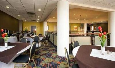 фото отеля Holiday Inn Hotel & Suites Mississauga