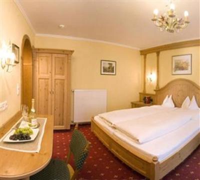 фото отеля Hotel Neue Post Mayrhofen