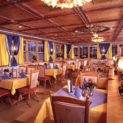 фото отеля Hotel Neue Post Mayrhofen