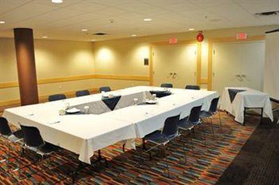 фото отеля Holiday Inn Express Hotel & Suites Langley