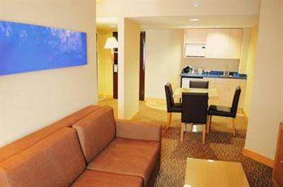 фото отеля Holiday Inn Express Hotel & Suites Langley