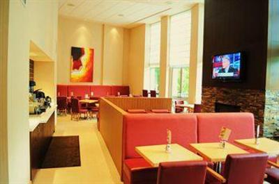 фото отеля Holiday Inn Express Hotel & Suites Langley
