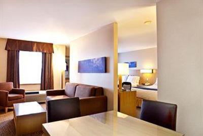 фото отеля Holiday Inn Express Hotel & Suites Langley