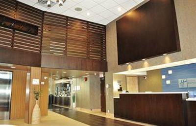 фото отеля Holiday Inn Express Hotel & Suites Langley