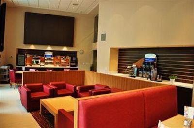 фото отеля Holiday Inn Express Hotel & Suites Langley