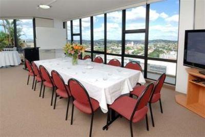 фото отеля Hillcrest Central Apartment Hotel