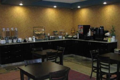 фото отеля BEST WESTERN Wainwright Inn & Suites